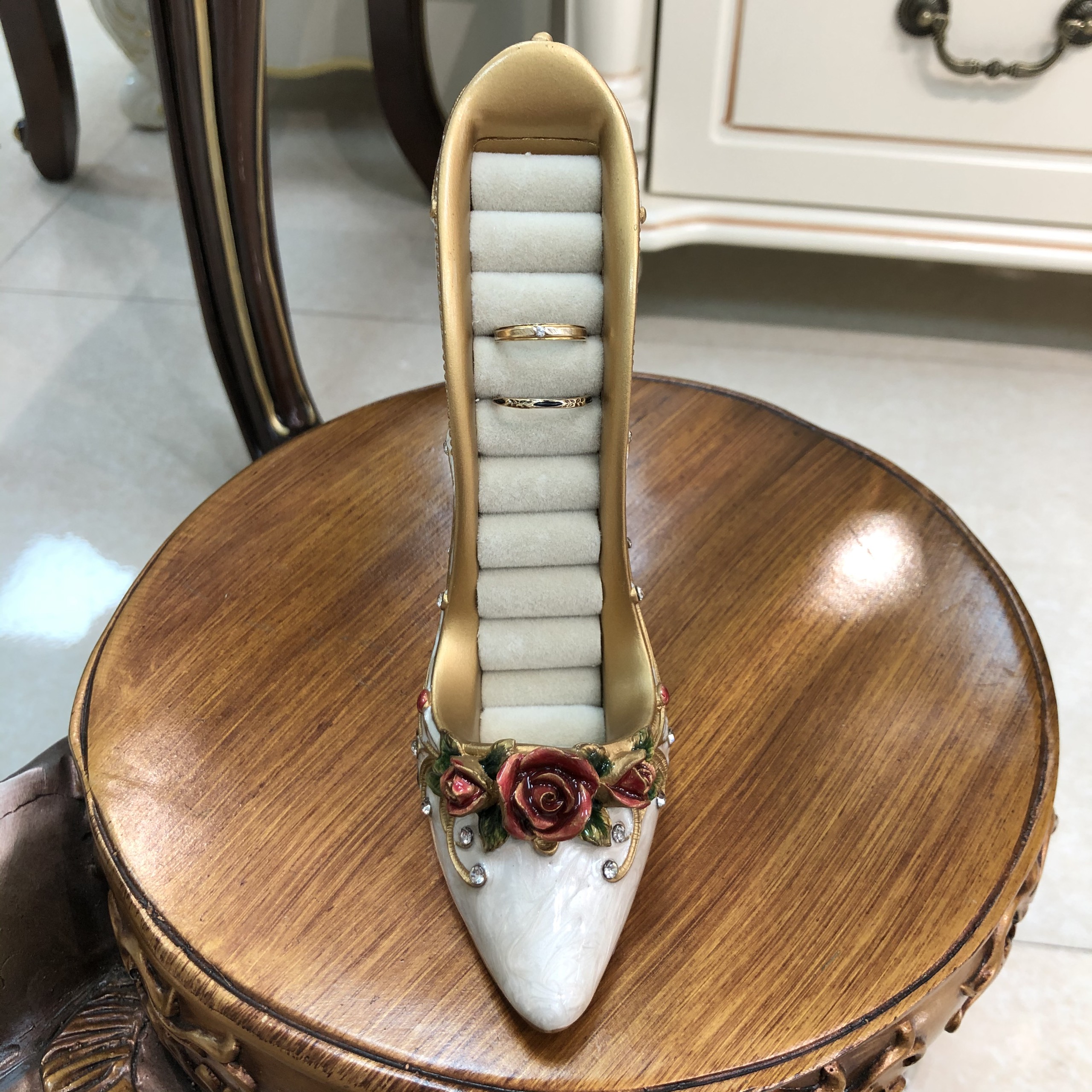 Giày đựng nhẫn - Giày trang trí - Giày đựng trang sức - Giày đựng trang sức tân cổ điển- Giày để nhẫn HD4 Chất liệu hợp kim phủ bóng sứ