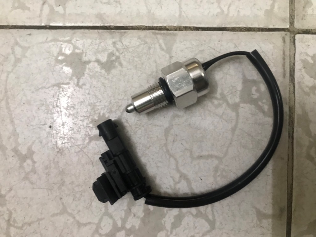Công tắc báo đèn lùi MG 5 2020-