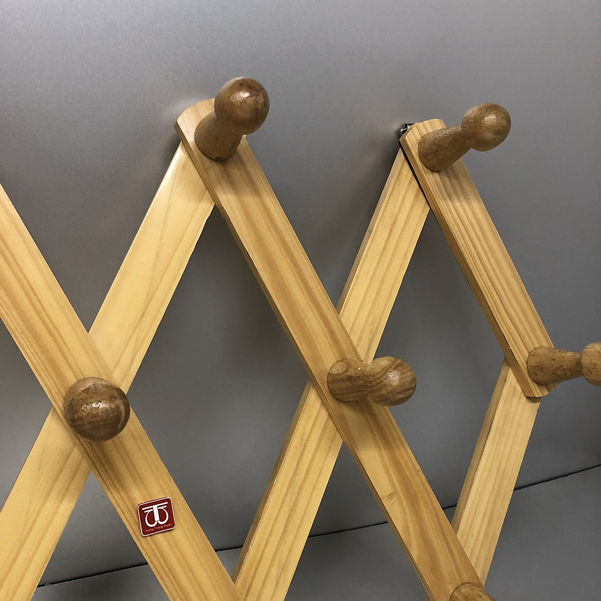 Móc Quần Áo Gỗ Cao Su cỡ to kích thước gấp xếp dài; 50 có thể kéo dài 85cm Cao 33 cm Sau 9cm KH76558