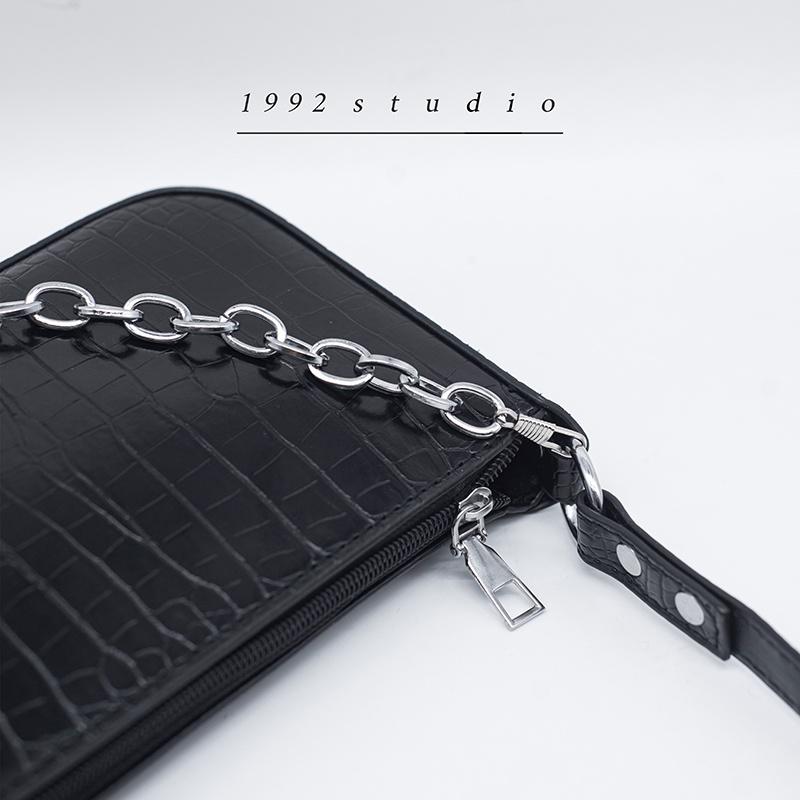 Túi xách nữ/ 1992 s t u d i o/ BASIC CHAIN BAG/  màu đen giá rẻ kẹp nách cá tính