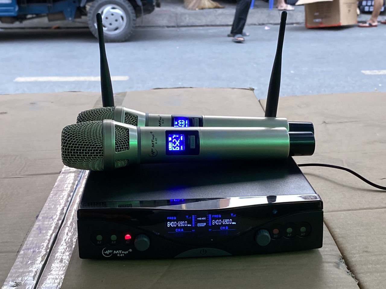Micro không dây MTMax K01 - Mic karaoke gia đình, sân khấu - Độ nhạy cao, bắt sóng xa, chống hú rít hàng chính hãng