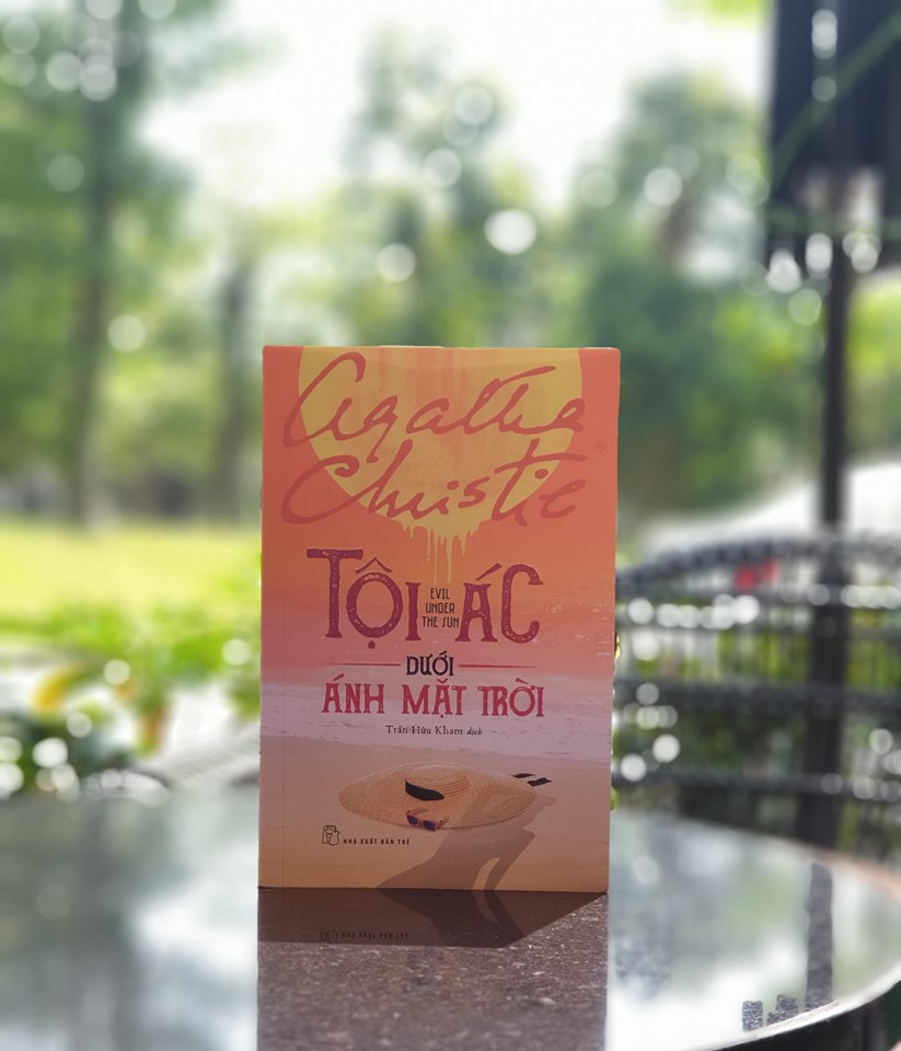 Sách Tội Ác Dưới Ánh Mặt Trời - Agatha Christie