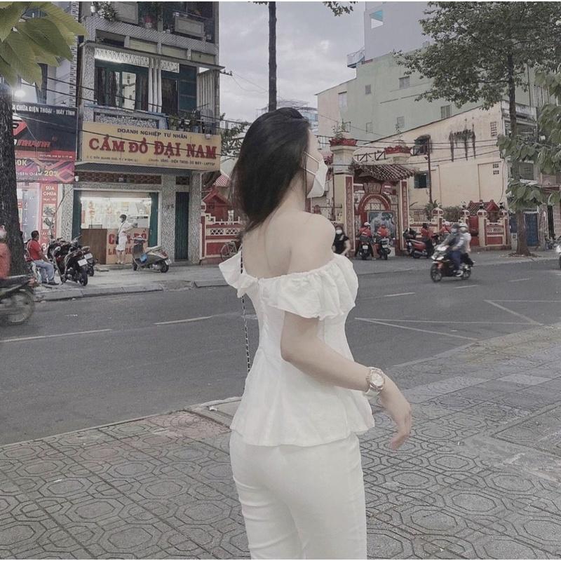 Set áo trắng bẹt vai với quần baggy