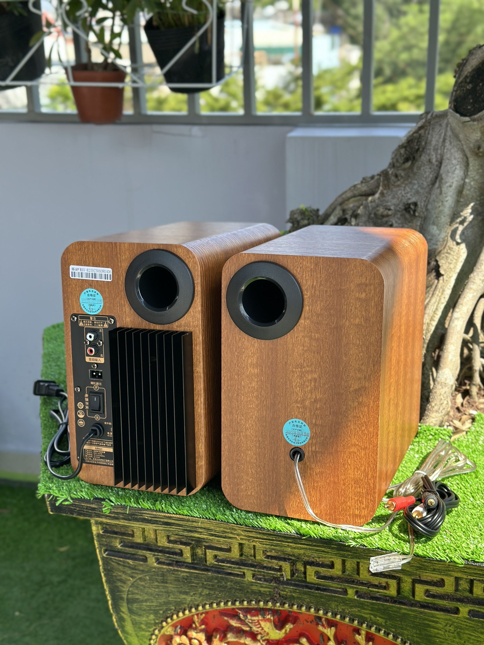 Bộ loa vi tính kiểm âm cao cấp Lohao AV 8219 - Âm thanh 2.1 - Kết nối bluetooth, USB, SD, AV - Vỏ gỗ sang trọng - 2 Bass 2 Treble - Chỉnh âm thanh ngay trên loa - Công suất lên đến 100W - Hàng chính hãng