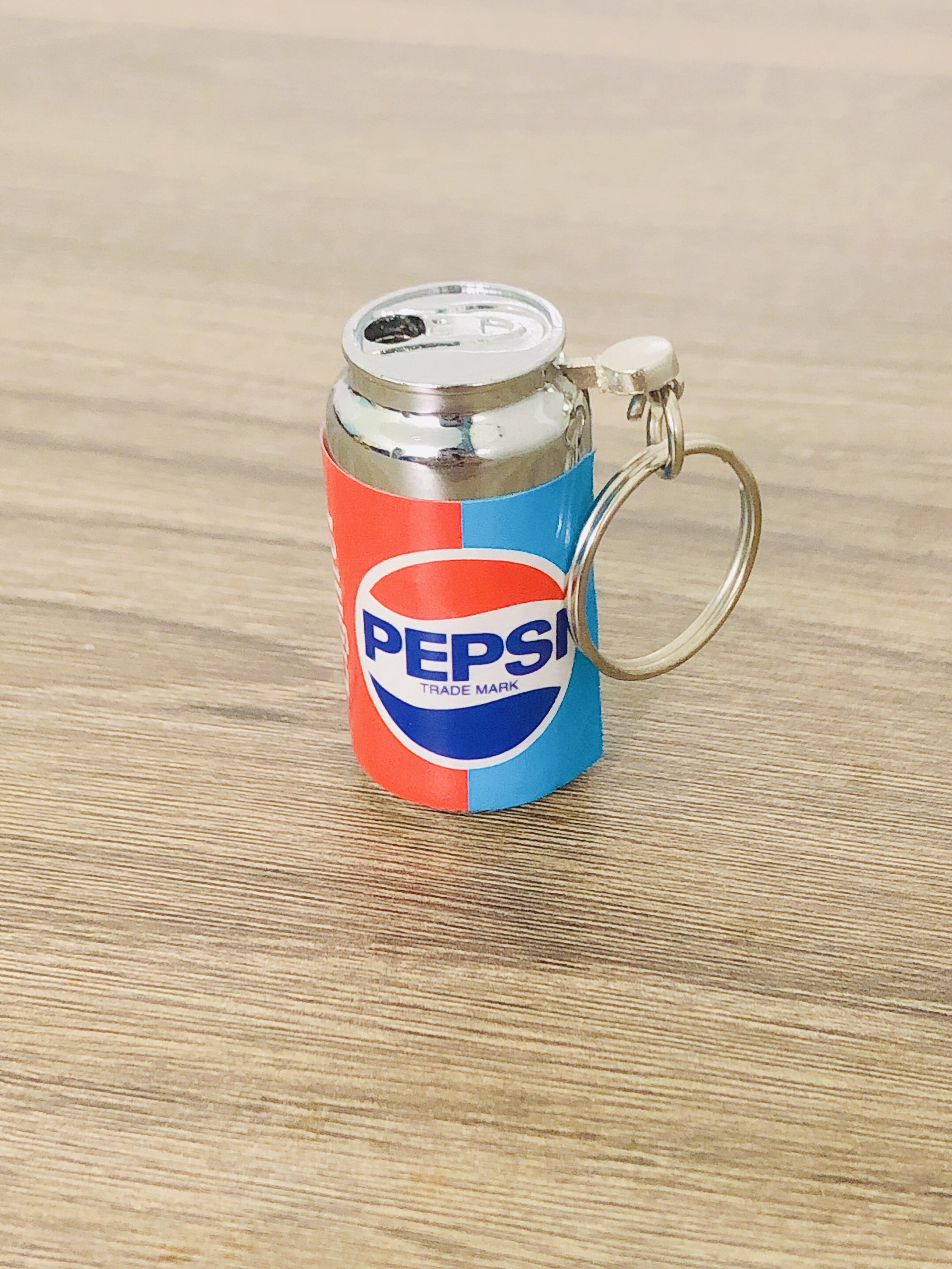 Hột quẹt bật lửa móc khóa hình lon nước ngọt Pepsi mini (xài ga)