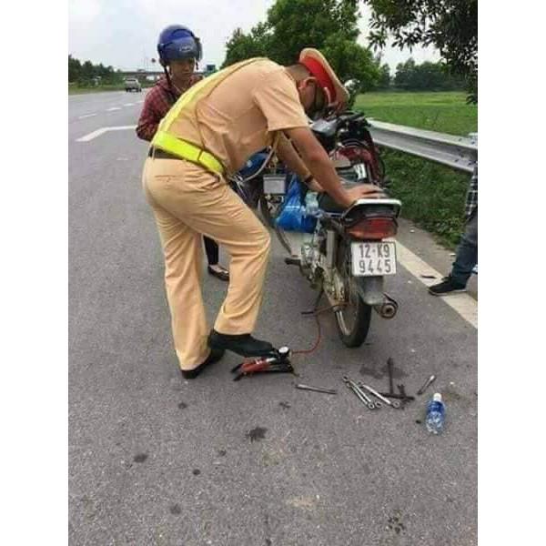 Bơm đạp chân ô tô xe máy