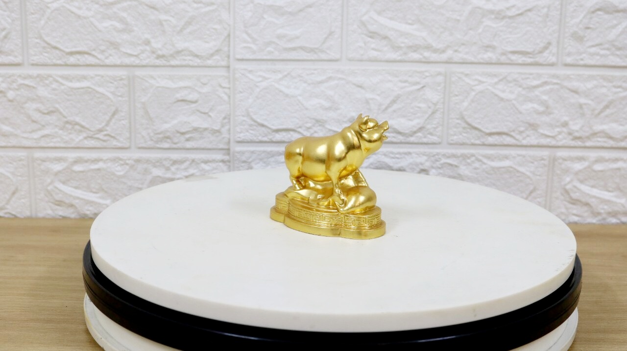 Tượng lợn bằng đồng mạ vàng 24K