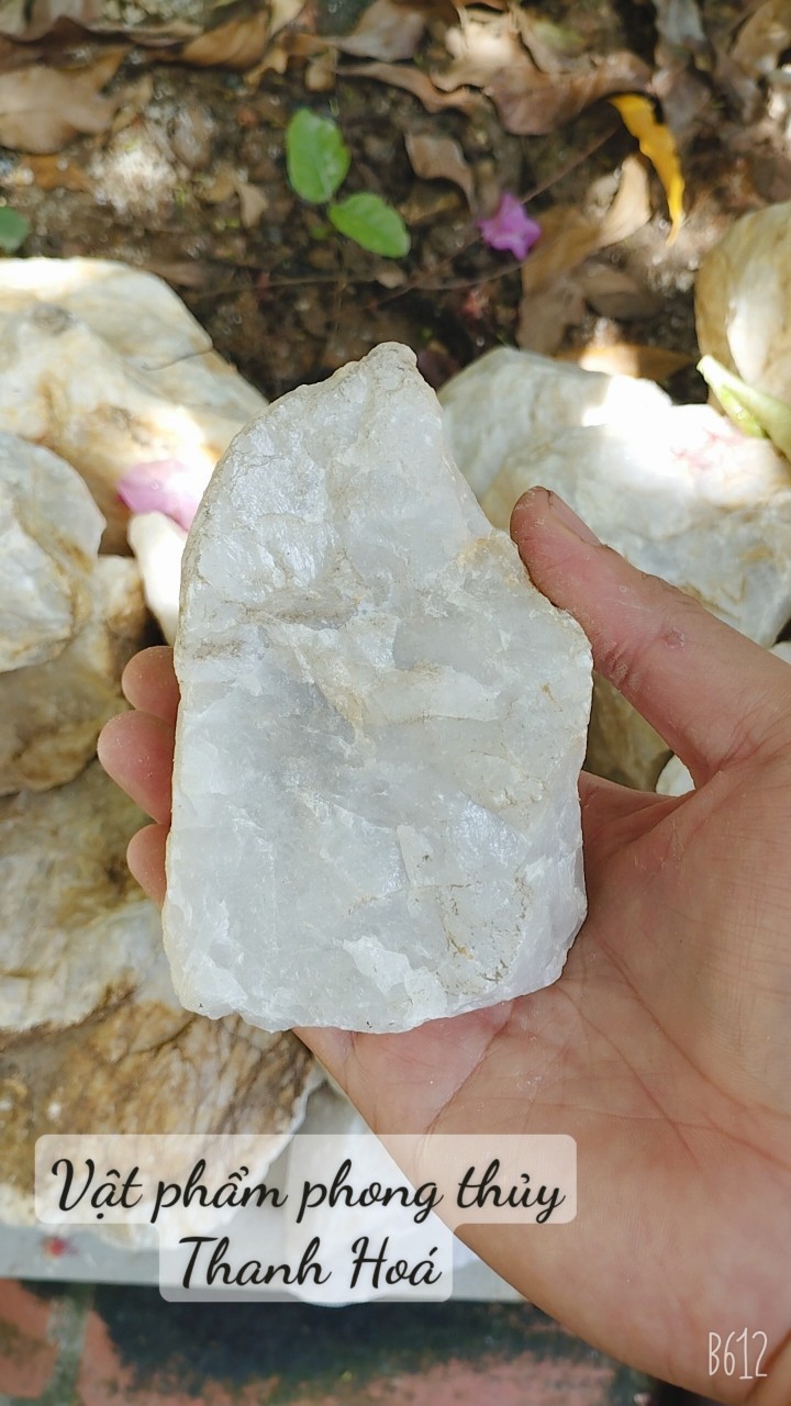Đá Thach Anh Vụn Trắng Thô Tự Nhiên Loại To từ 4*6cm trở Lên Năng Lượng Cao Dùng Phong Thủy Trang Trí, Trấn Trạch
