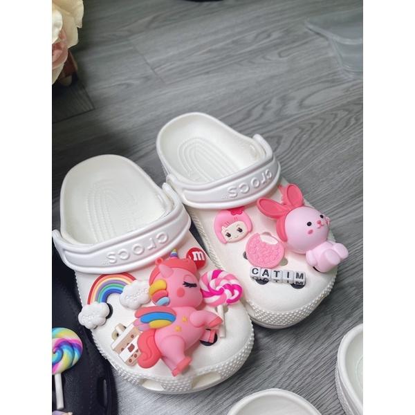 Dép sandan cờ rốt full charm và tên