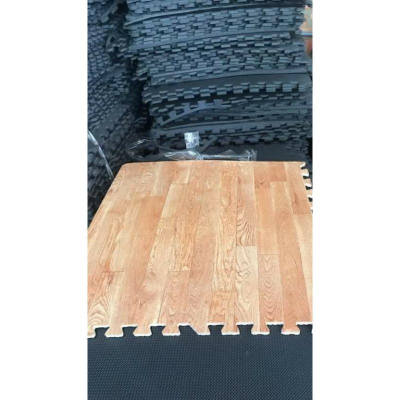 Thảm xốp lót sàn vân gỗ 60×60×1cm