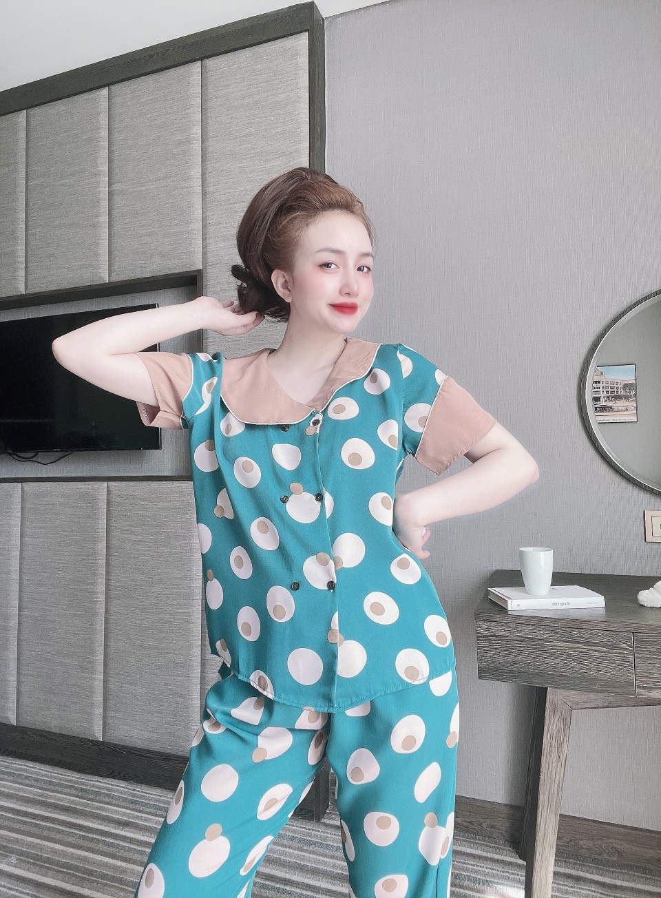 Bộ pijama cộc tay quần dài chất liệu lụa mango, bộ đồ ngủ nữ pyjama họa tiết xanh bơ CCC23