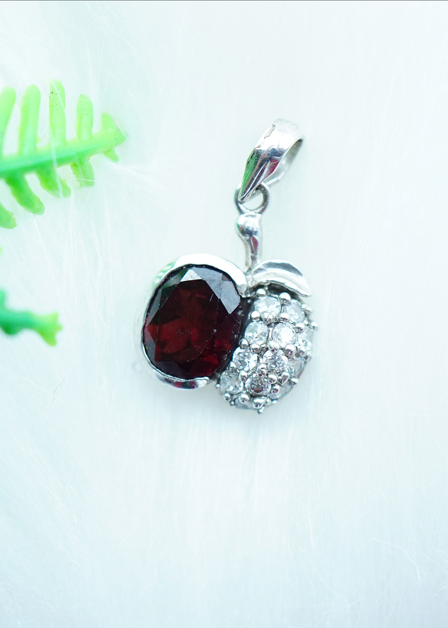 Mặt dây chuyền bạc 925 đính đá Garnet ngọc hồng lựu tự nhiên kiểu apple MG13
