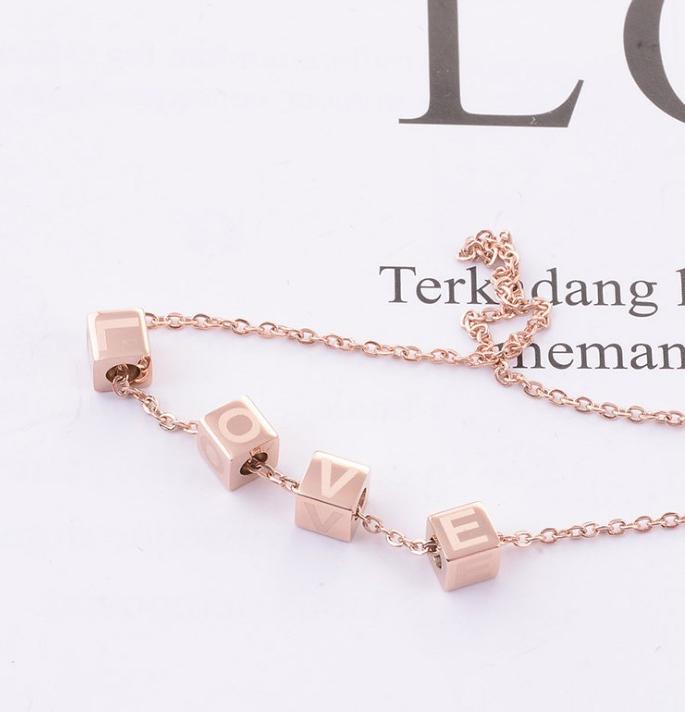 Dây Chuyền Chữ LOVE Titan Không Đen TT 1948