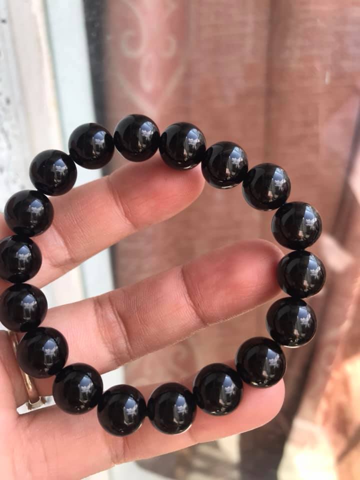 Vòng Tay May Mắn Đá Mã Não Đen Đậm Đẹp Size 10mm 18 Hạt Nữ mạng Thủy mạng Mộc ạ