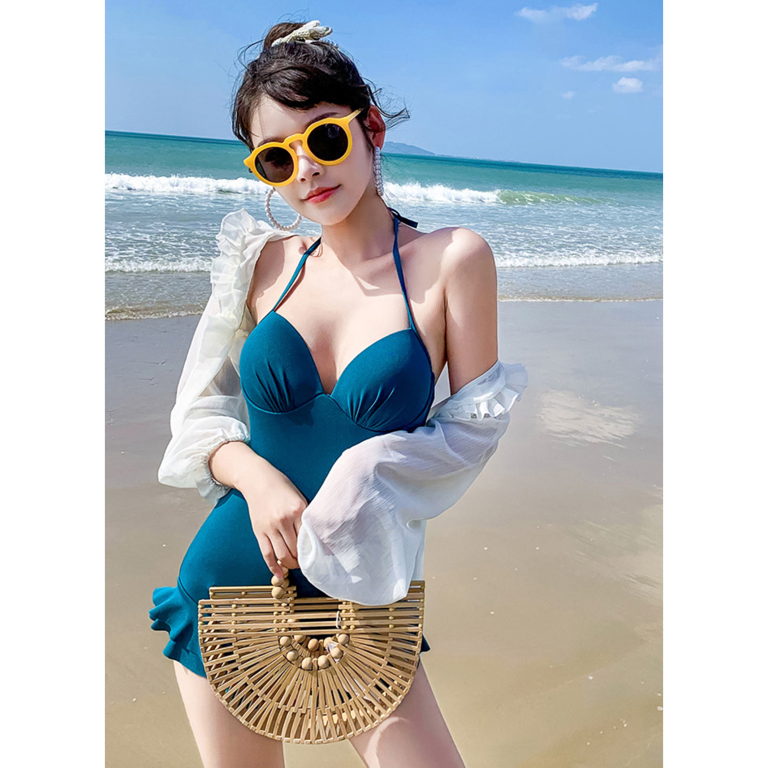 Bộ đồ bơi bikini nữ 1 mảnh đi tắm biển màu xanh kèm áo croptop trắng sang chảnh tôn dáng phong cách Hàn quốc - B04