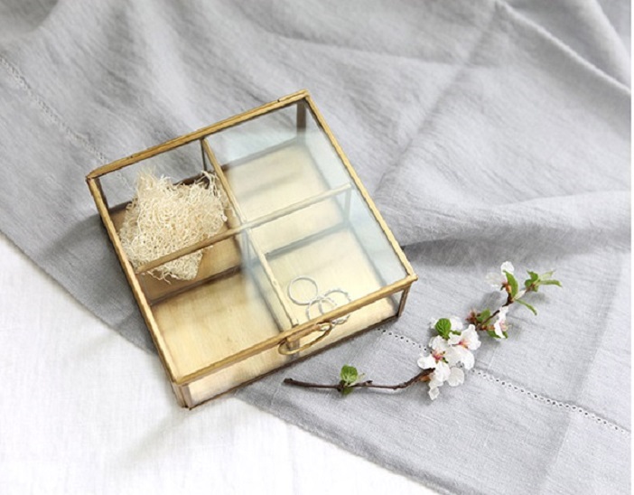 Hộp đựng đồ Monote Haran màu Gold, chất liệu đồng và thủy tinh, KT 14x14x5 cm