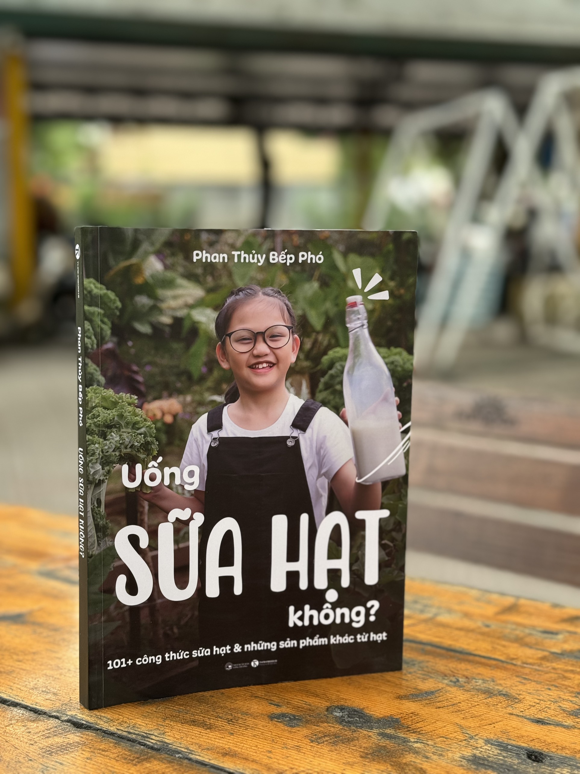[In màu toàn bộ] UỐNG SỮA HẠT KHÔNG? - Phan Thủy Bếp Phó - Thái Hà Books - NXB Công Thương