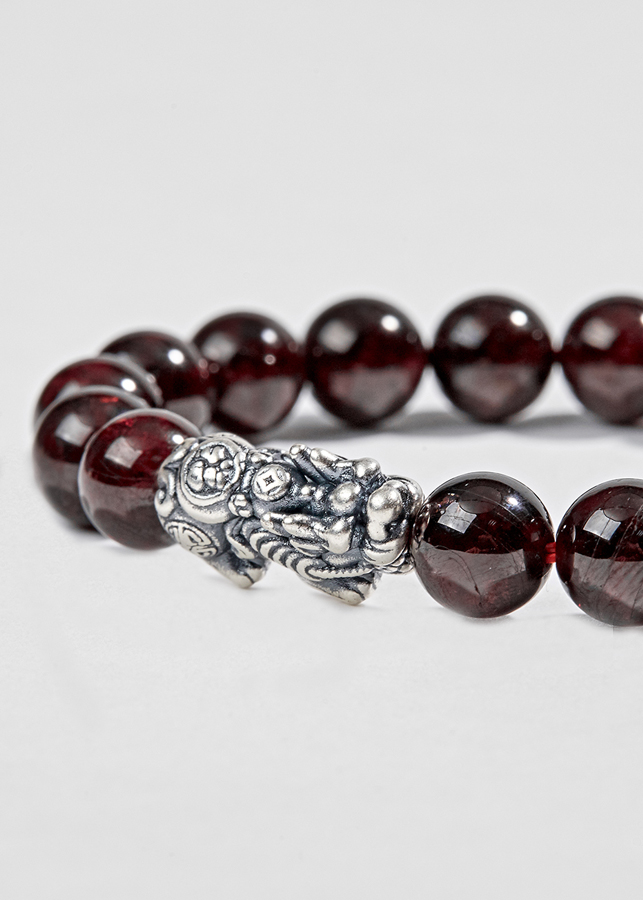Vòng Đá Garnet Phối Charm Bạc Ngọc Quý Gemstones
