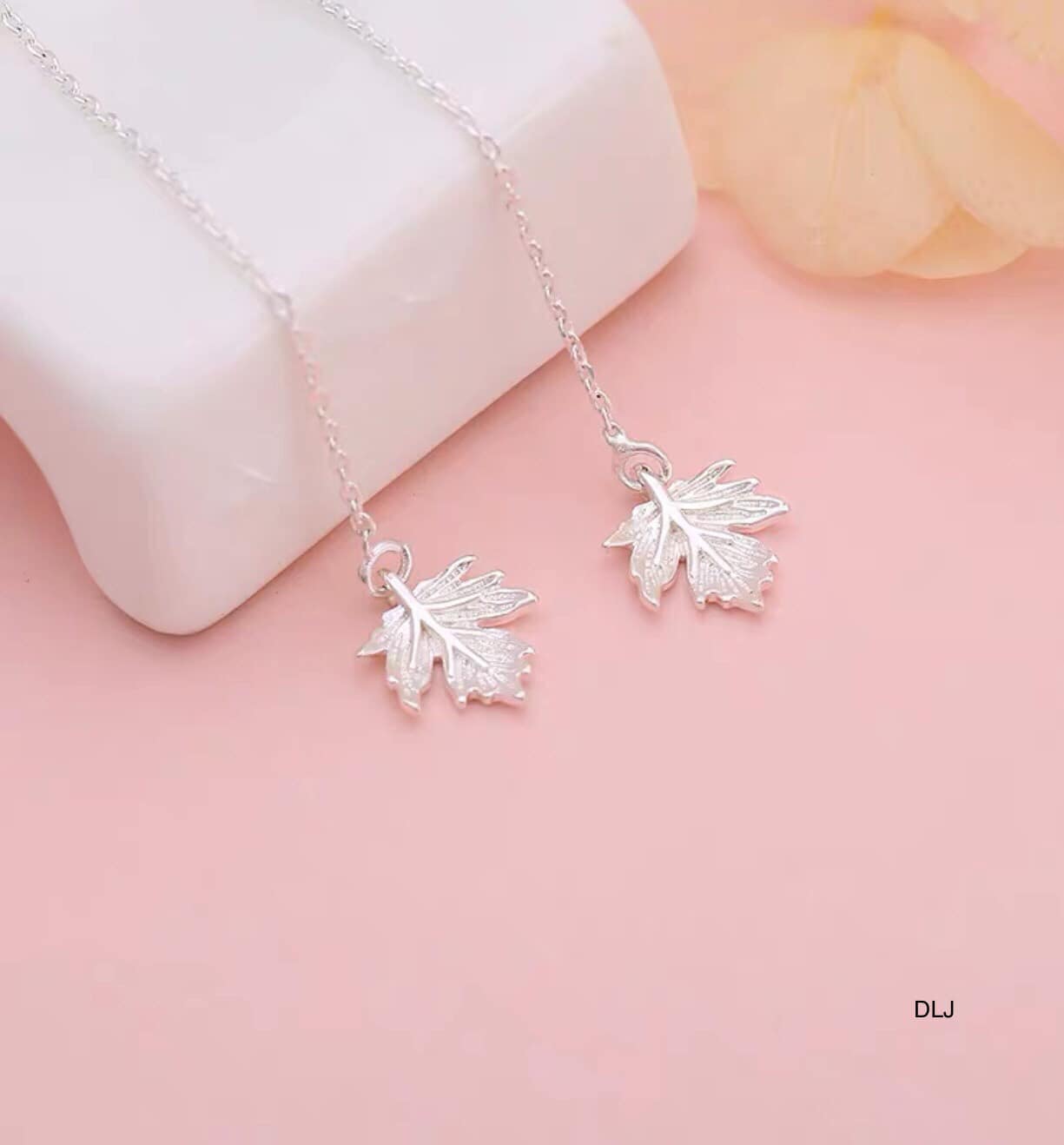 Bông tai nữ chất liệu bạc 925 hình lá phong MS72g