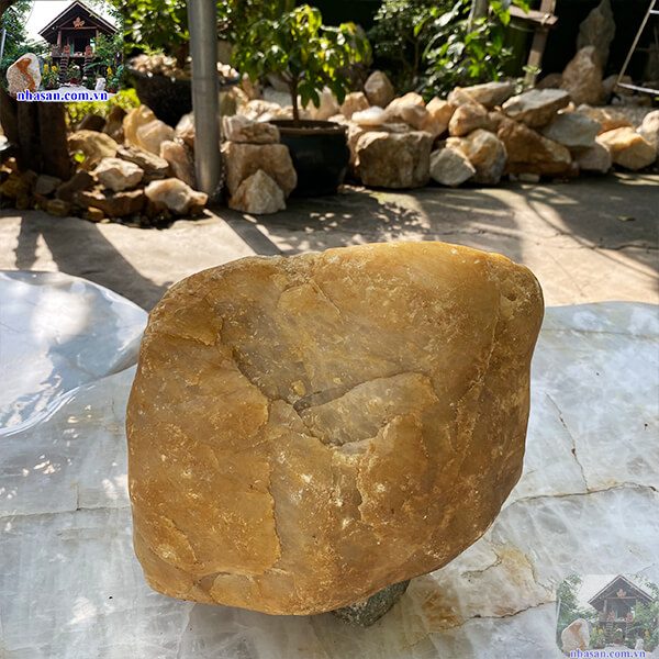 Đá thạch anh trắng thô chưa lột da trấn trạch 11.5kg -K165
