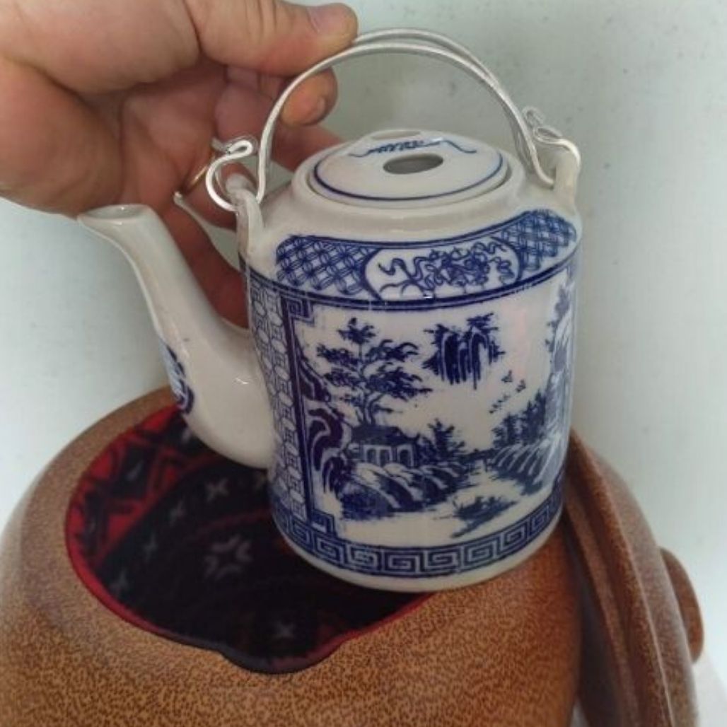 Bình Giữ Ấm Trà Gỗ Dừa Khắc Hoa Văn Lồng Chữ "Nhẫn" Và Bình Trà 700 - 950ml - Sản Phẩm Được Sản Xuất Tại Bến Tre