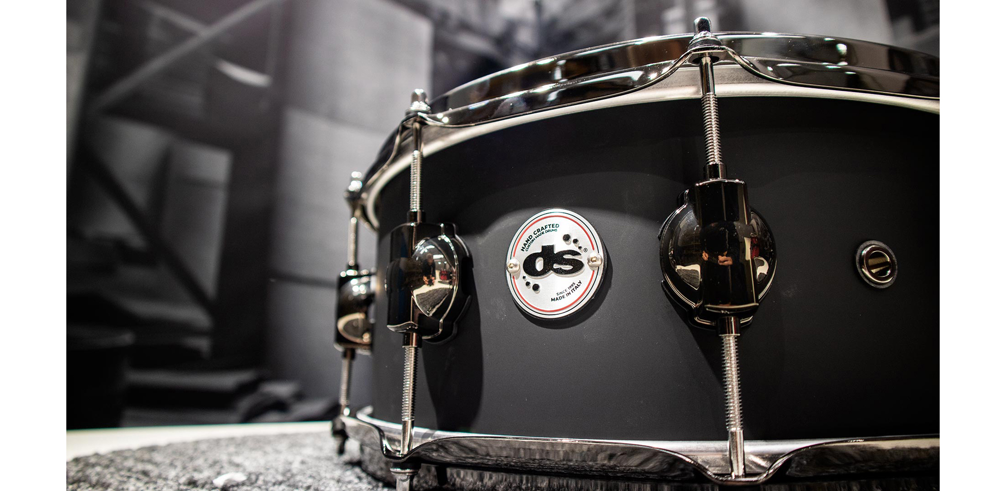 Rebel Custom Shop 14"X6" Birch/Mahogany snare - Deep Black SS finish DS DRUM-Hàng Chính Hãng