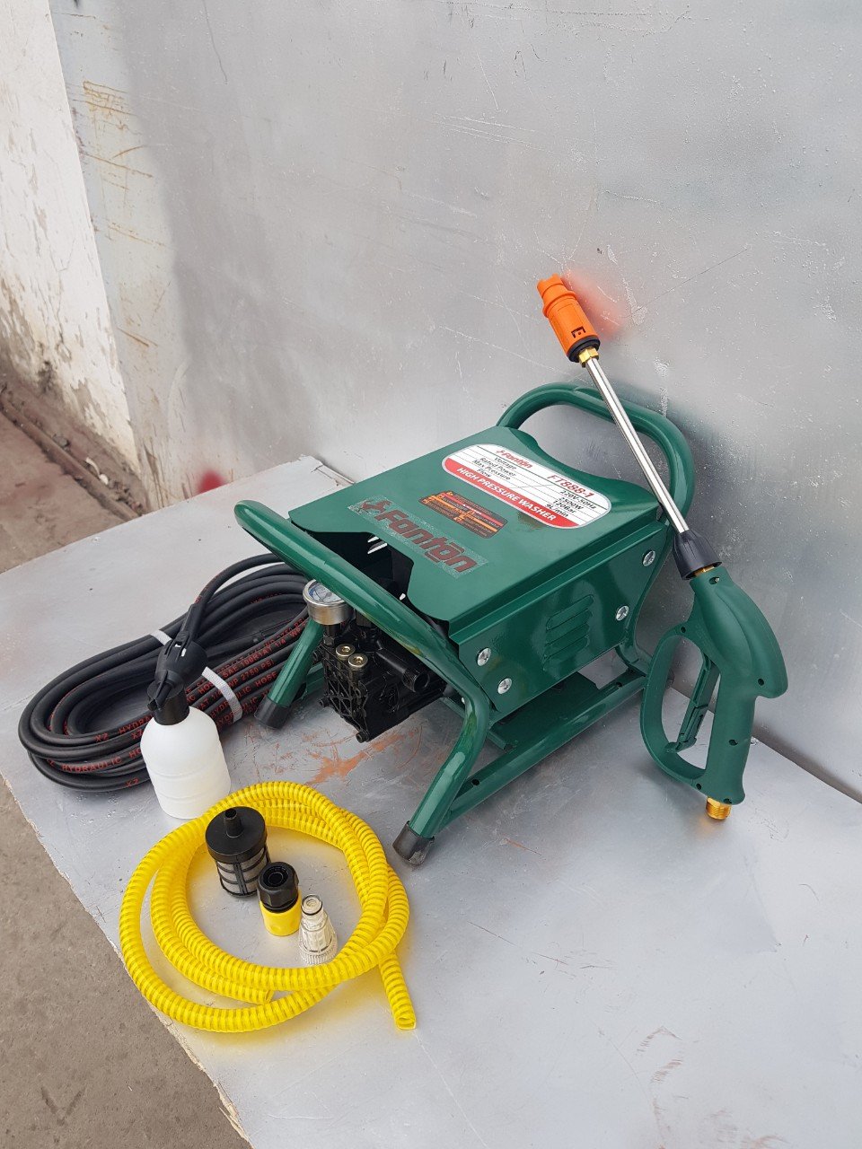 Máy Rửa Xe 2500W Fanton FT888-1