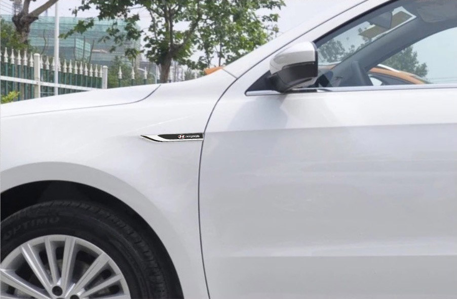 Bộ 2 mang cá kim loại chữ Hyundai trang trí xe