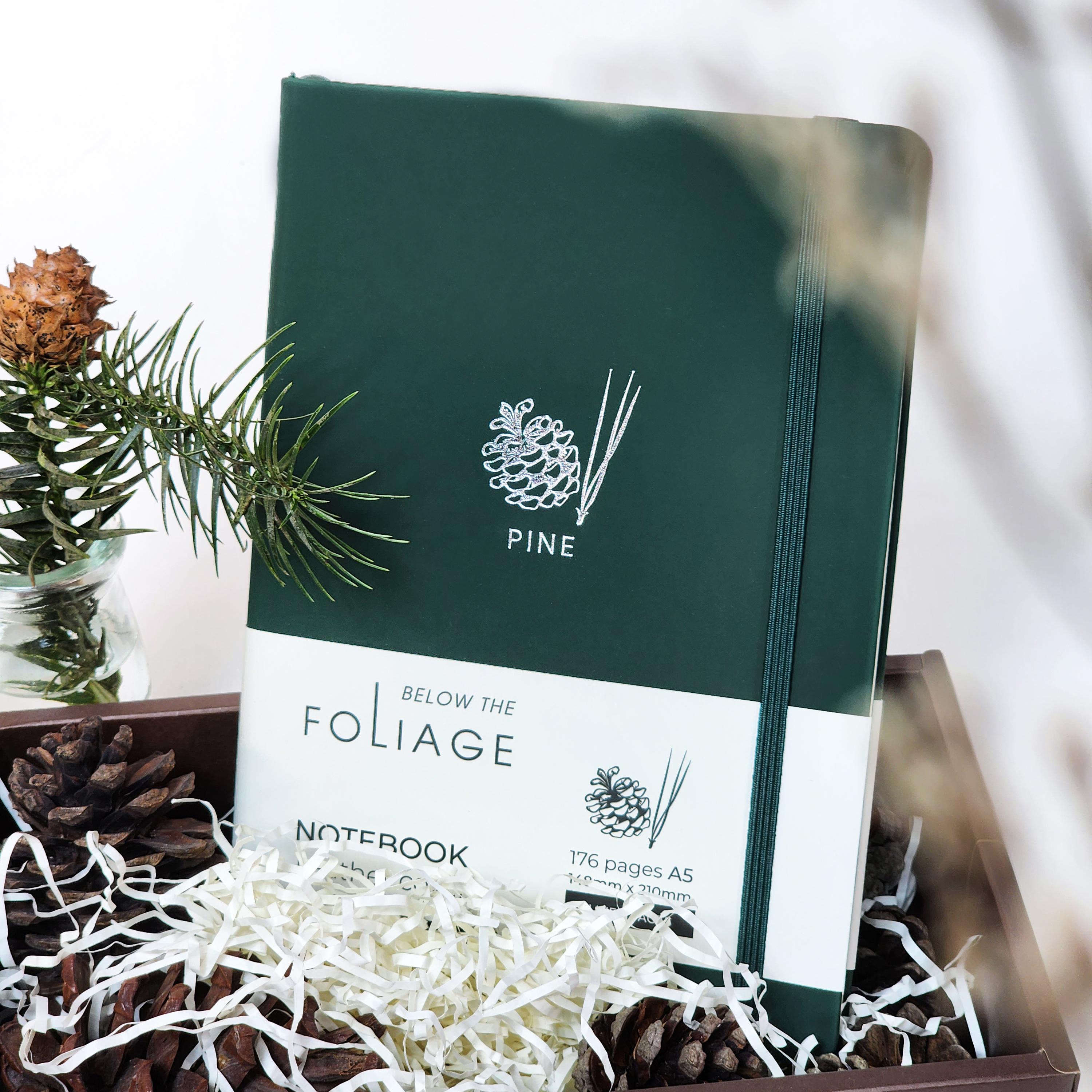 Sổ Bìa Da A5 - Không Kẻ Có Chấm 176 Trang 100gsm - Foliage Pine - The Sun - Màu Xanh Cổ Vịt