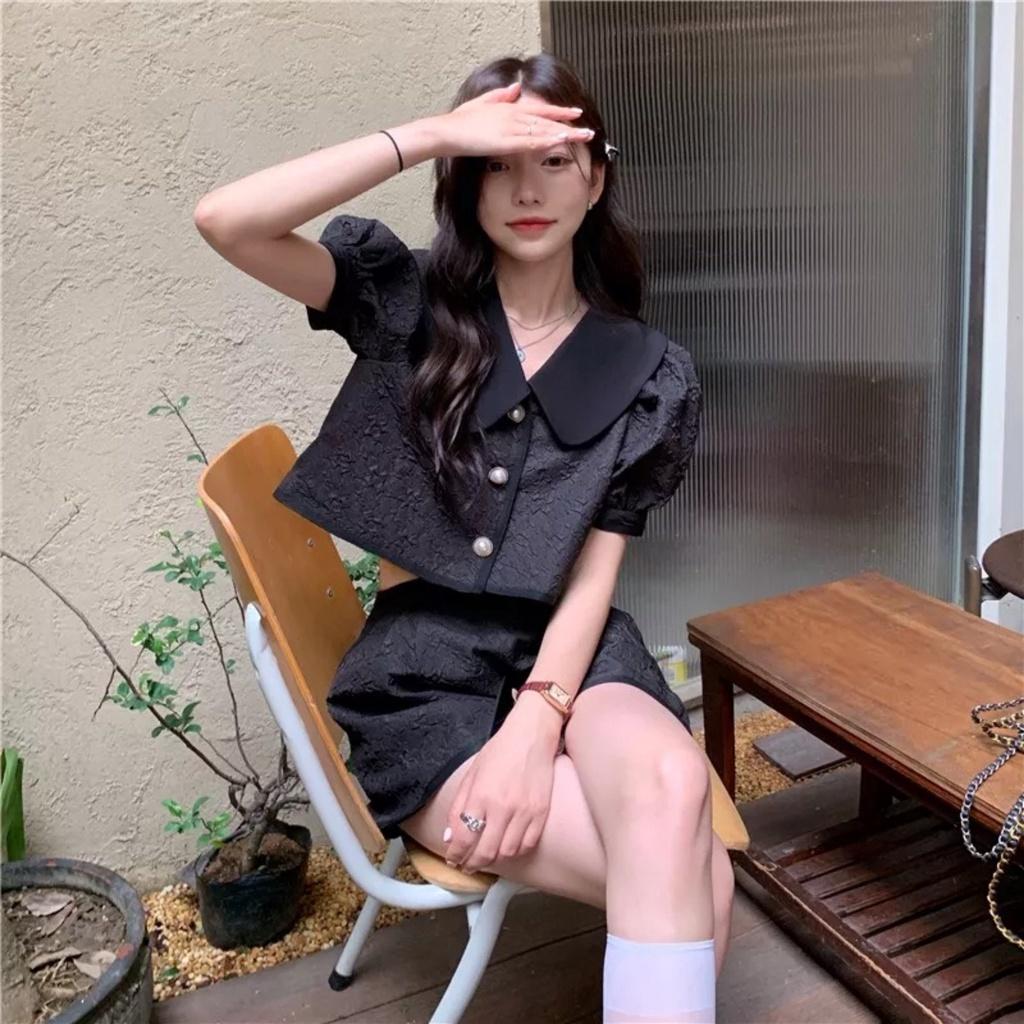 Bộ Áo Sơ Mi Cộc Tay Cúc Ngọc Kèm Quần Short Vải Hoa Gấm