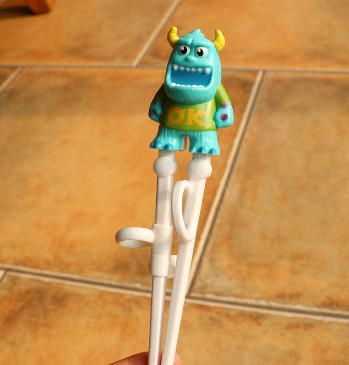 Đũa tập ăn hình Sulley Monster màu xanh lá nổi 3D cho trẻ em, bé trai - 58VNDM2063