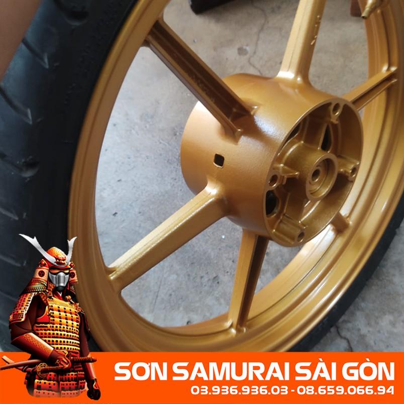 Sơn SAMURAI KUROBUSHI 123 màu vàng ánh kim chính hãng dành cho xe máy