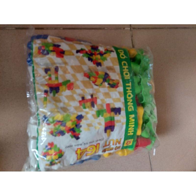 Bộ xếp hình lắp ghép nút .