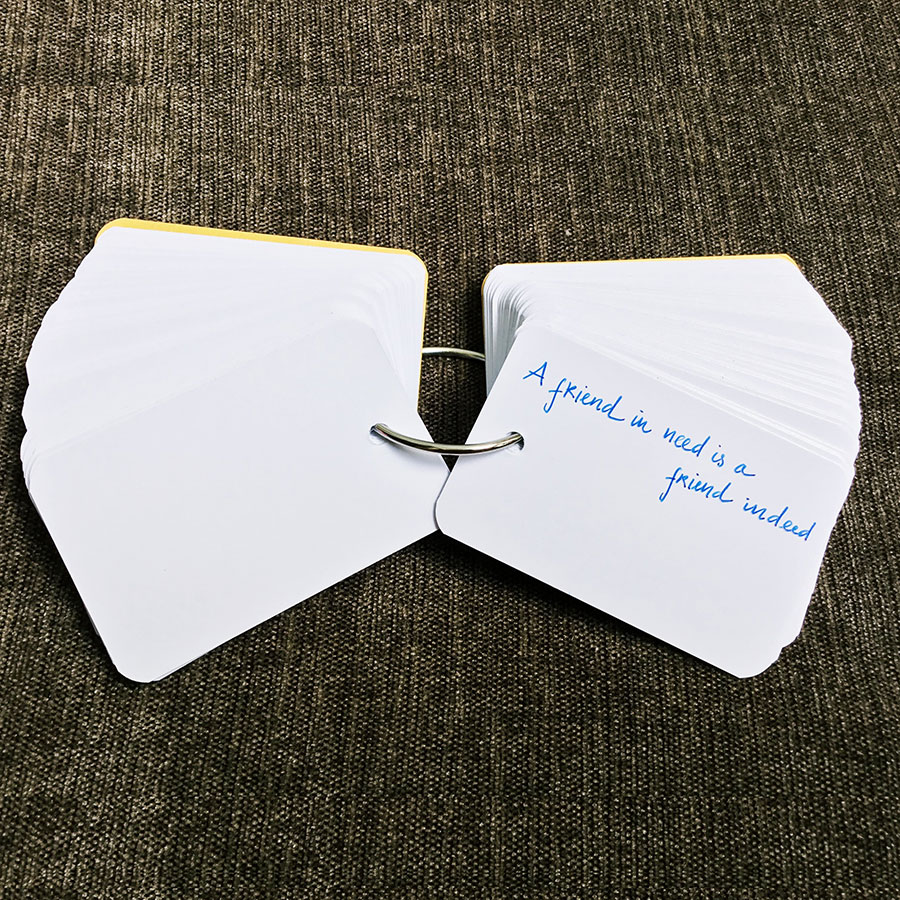 Combo 500 thẻ flashcard trắng siêu dày phong cách mới 5x8cm bo góc giữa tặng khoen + bìa cứng 3D