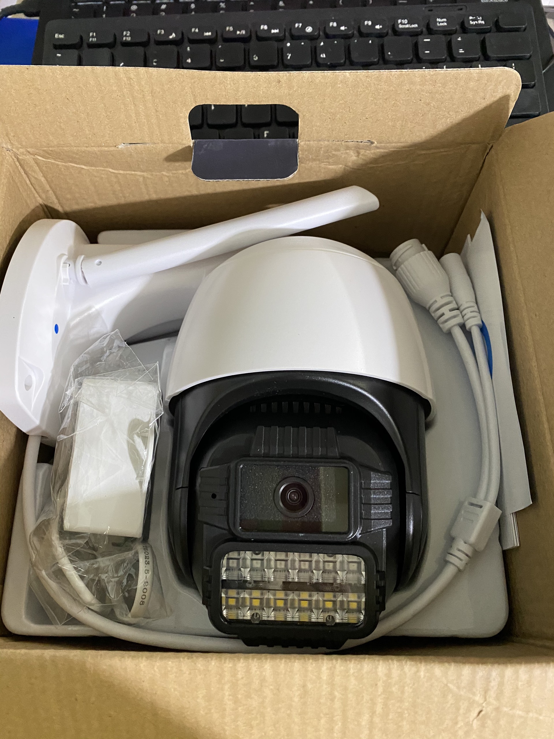 Camera 3MP Wifi IP Ngoài Trời Vitacam DZ3000 PTZ thẻ lưu trữ 32G xoay 355 độ, 3.0 Mpx 1296P hình ảnh ULTRA HD siêu nét-Hàng Chính Hãng