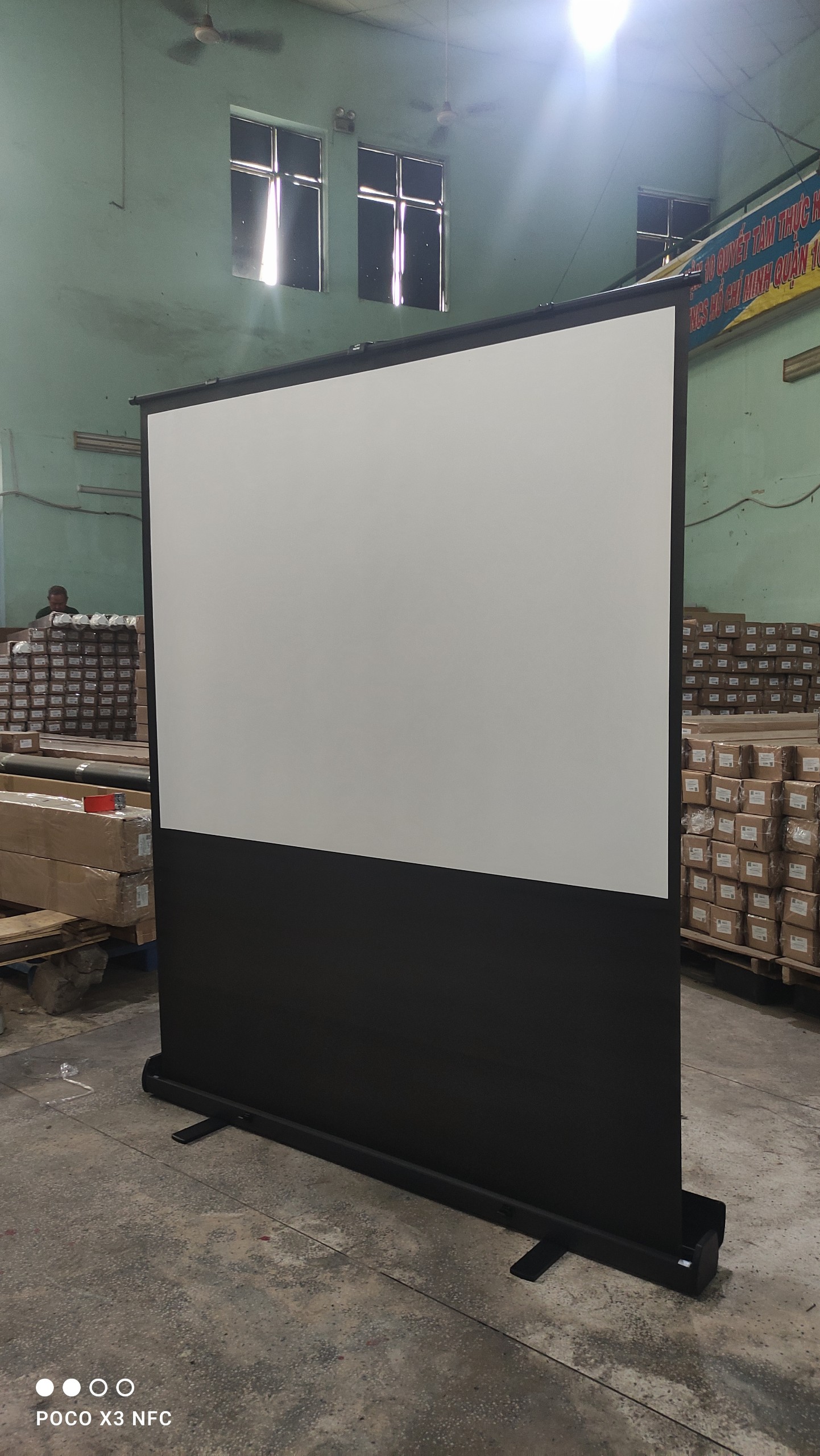 Màn chiếu để sàn tiện lợi di động Apollo kích thước 50 inch, 60 inch, 80 inch, 90 inch- Hàng nhập khẩu