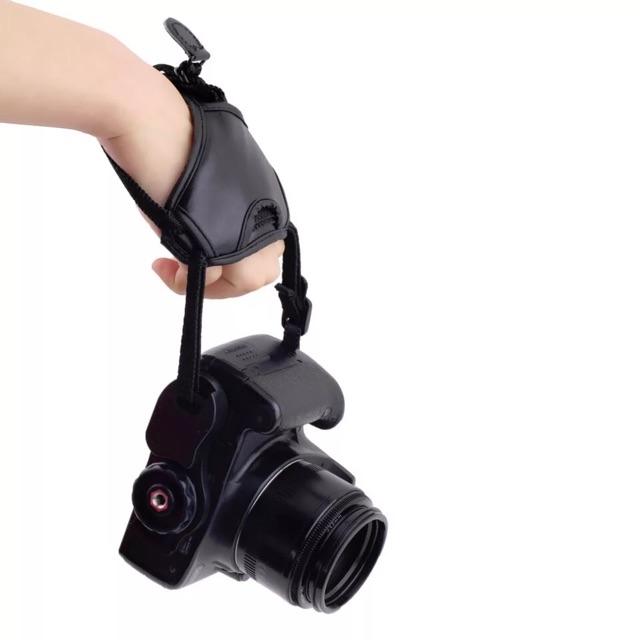Dây đeo cổ tay máy ảnh tam giác