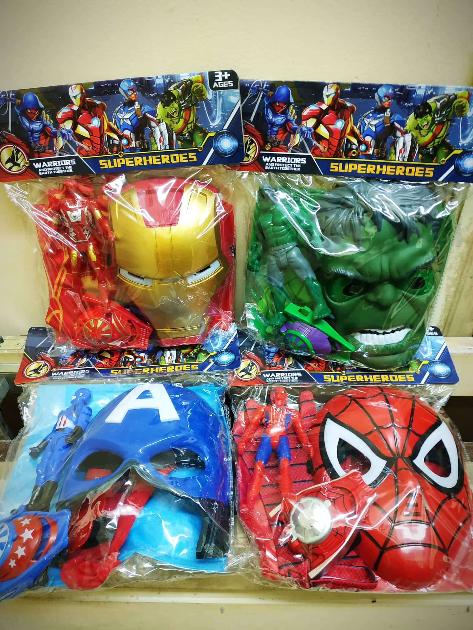 Set đồ chơi phụ kiện hoá trang, cosplay cho búp bê phong cách siêu anh hùng Marvel gồm 5 món đồng bộ theo chủ đề - Tặng kèm nhân vật Avengers có đèn sáng (giao ngẫu nhiên mẫu)