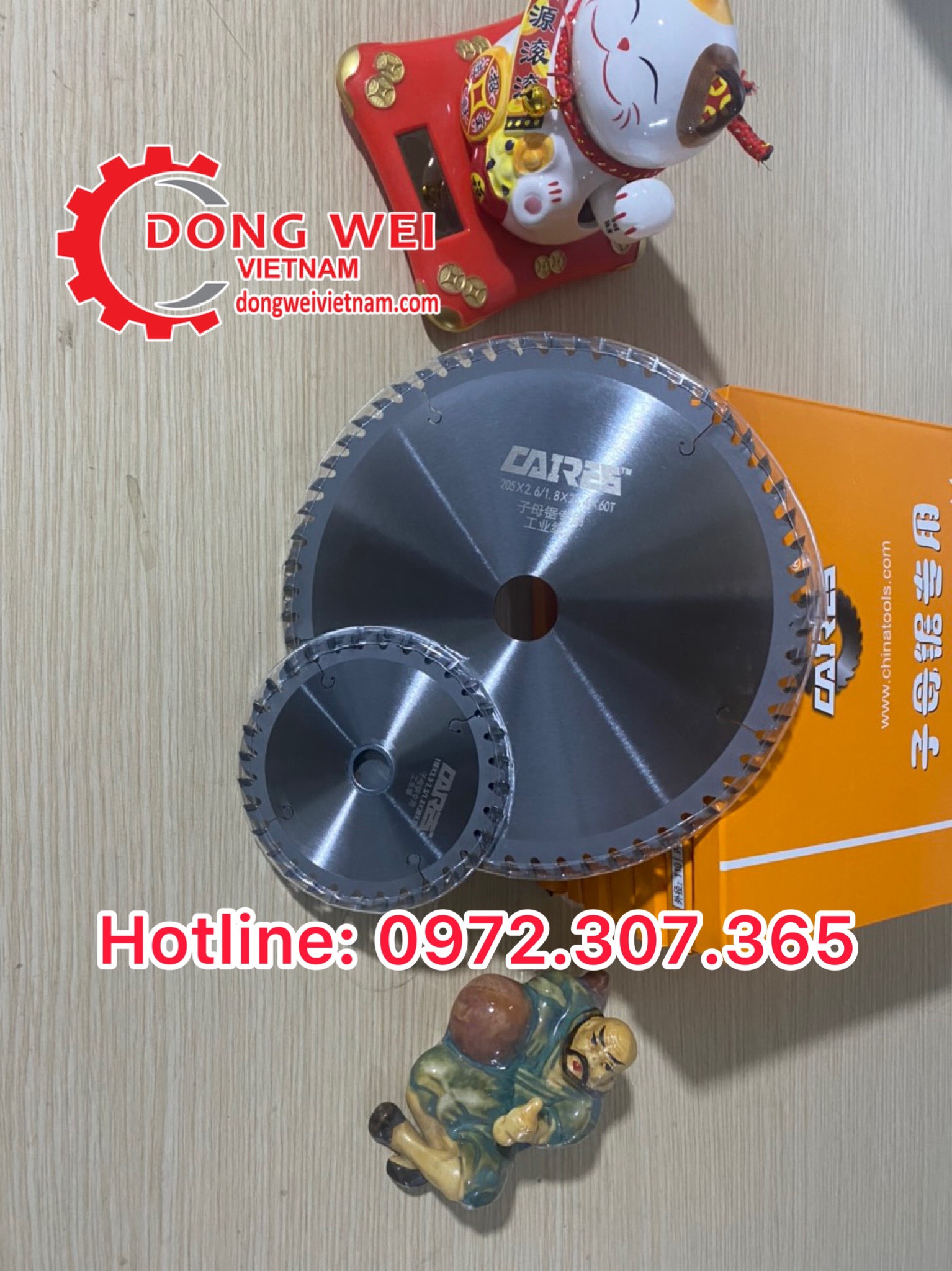Lưỡi cắt gỗ hợp kim cao cấp Ø205 và 1 lưỡi mồi Ø110mm. Loại 60 RĂNG & 32 RĂNG dùng cho máy cưa bàn trượt ngành mộc