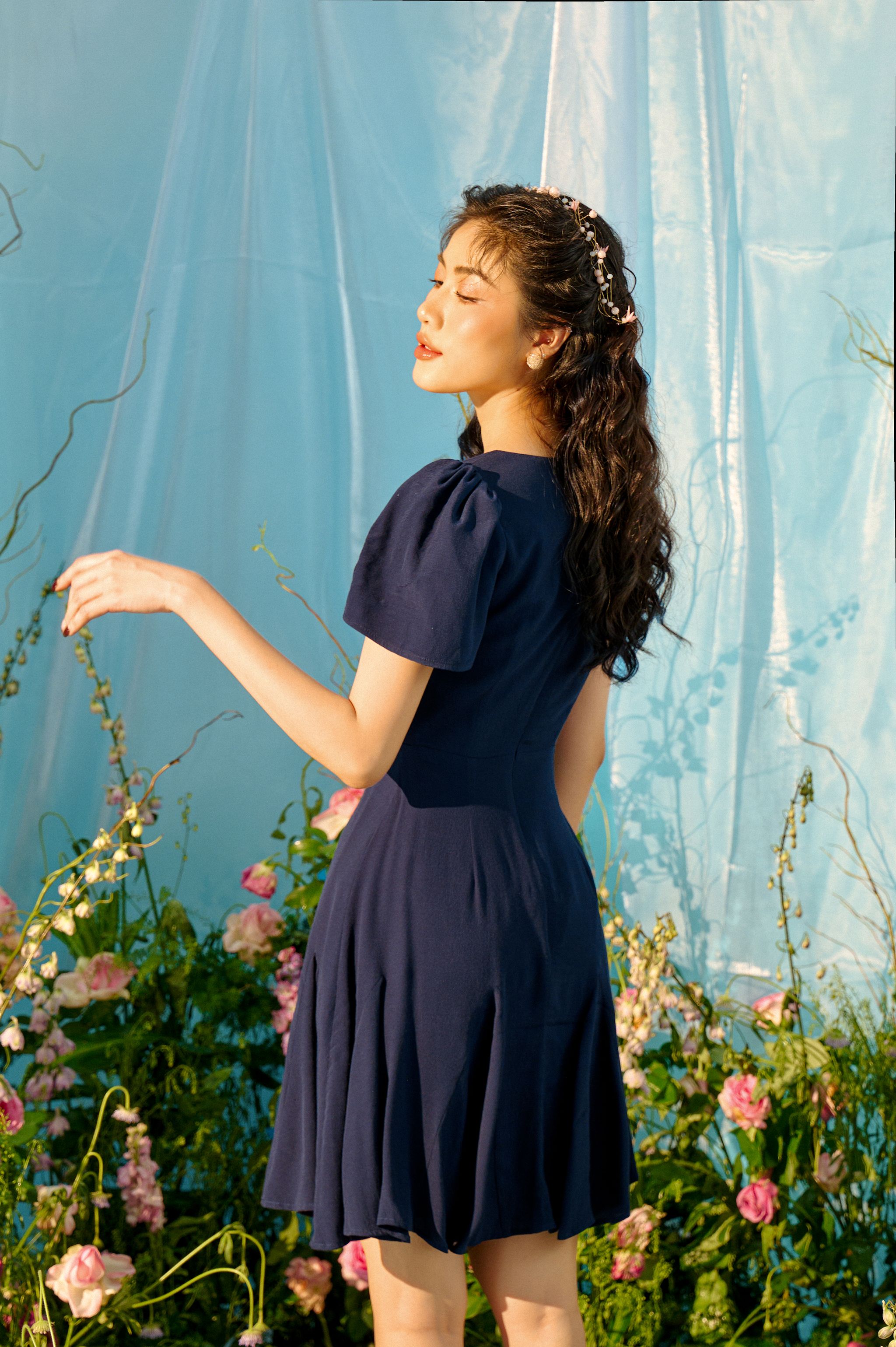 OLV - Đầm Iris V Neck Embro