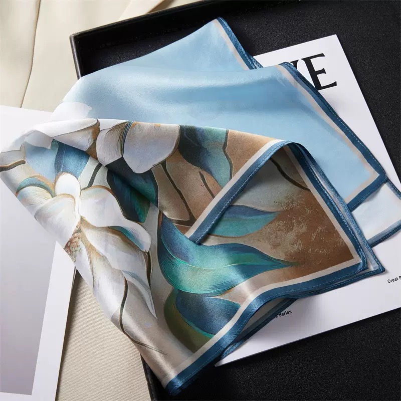 KHĂN QUÀNG CỔ LỤA HÌNH VUÔNG SANG TRỌNG THỜI TRANG MÃ 03