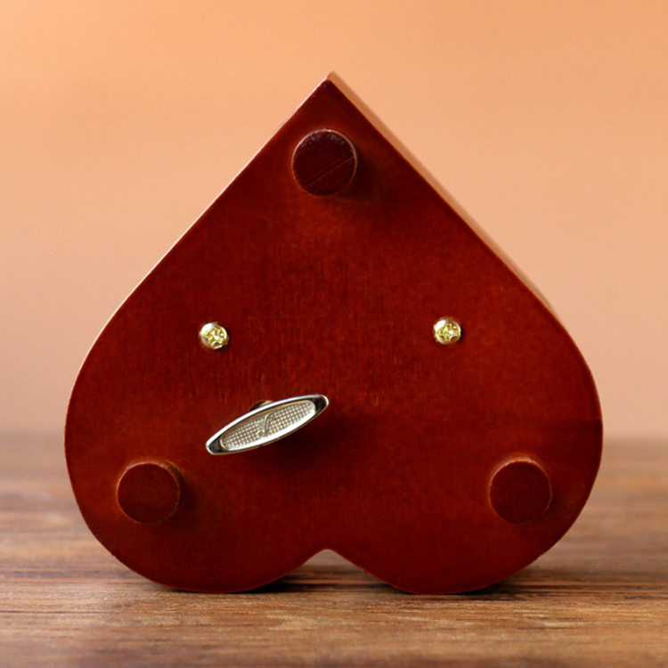 hộp nhạc gỗ hình trái tim