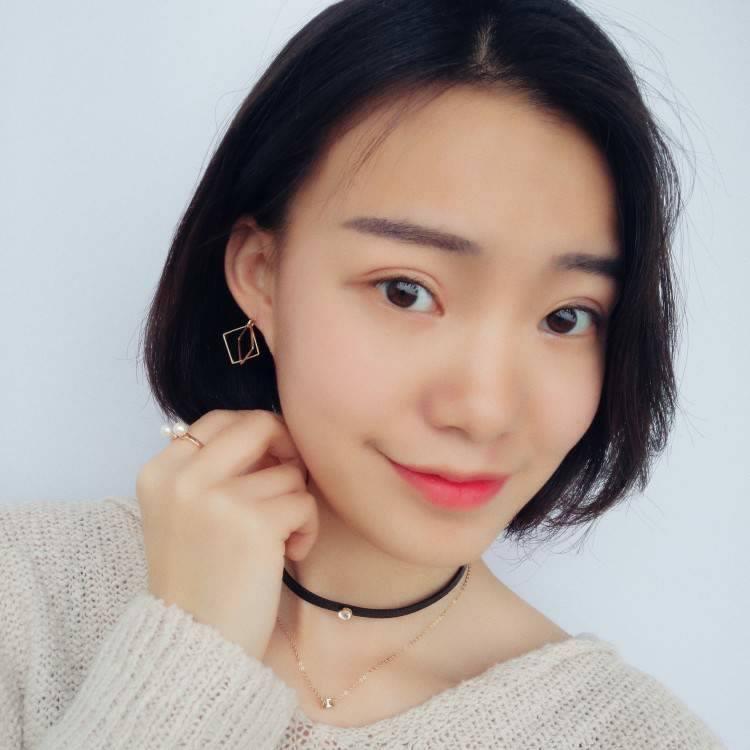 Khuyên tai mini vuông