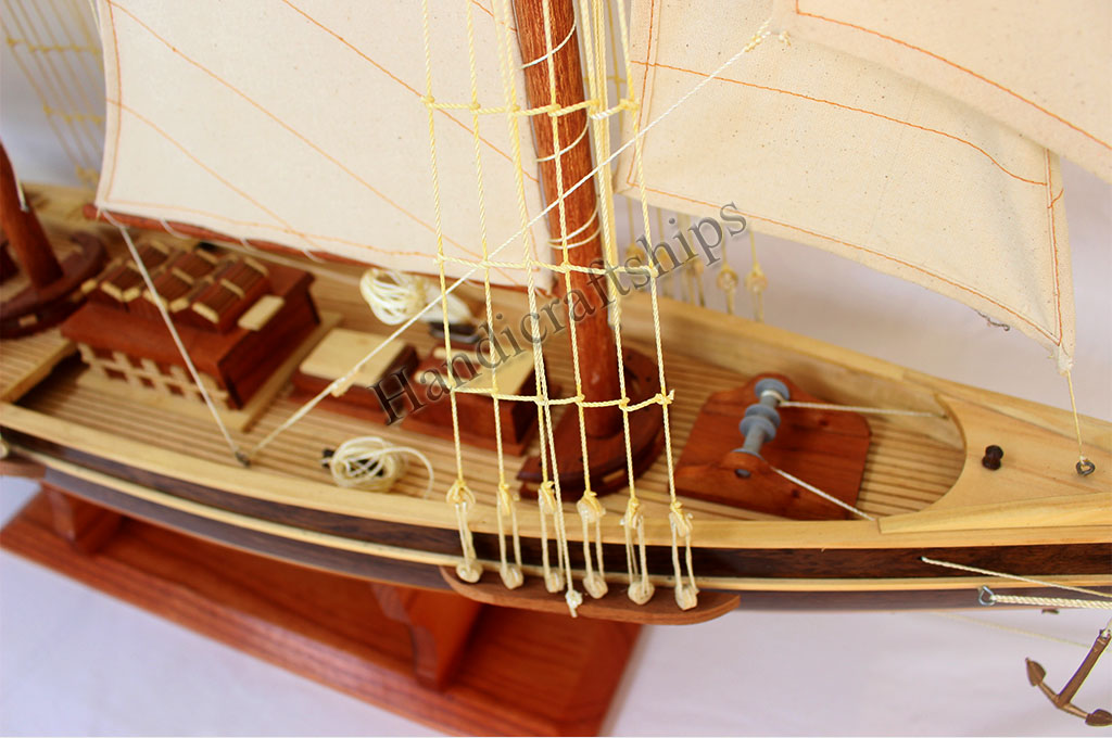 Thuyền buồm trang trí Bluenose 71cm