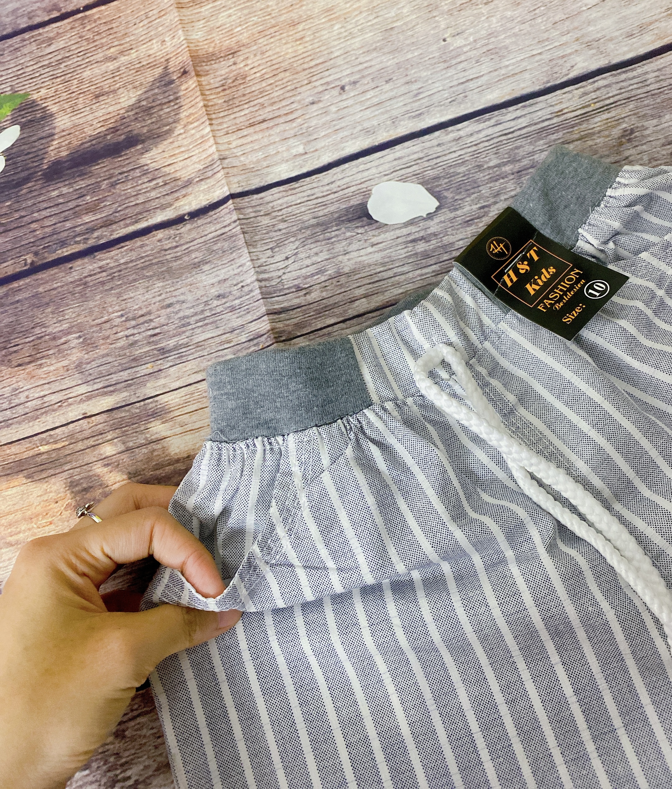 Quần Bé Trai Size 8,5-18Kg, 9 Tháng Đến 4 Tuổi Xám Sọc Trắng Có 2 Túi, Quần Short, Quần Jean Đùi Thun Co Giãn