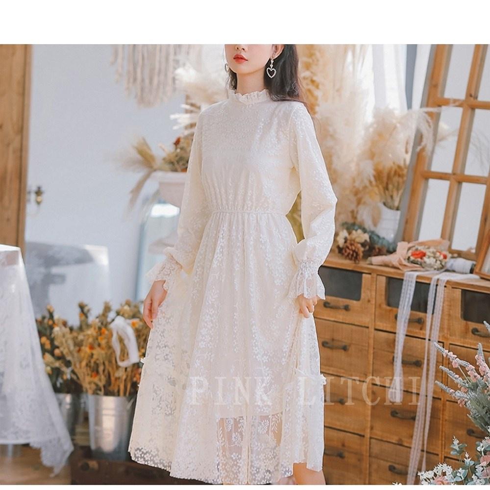 Đầm Ulzzang trắng chấm bi tay dài