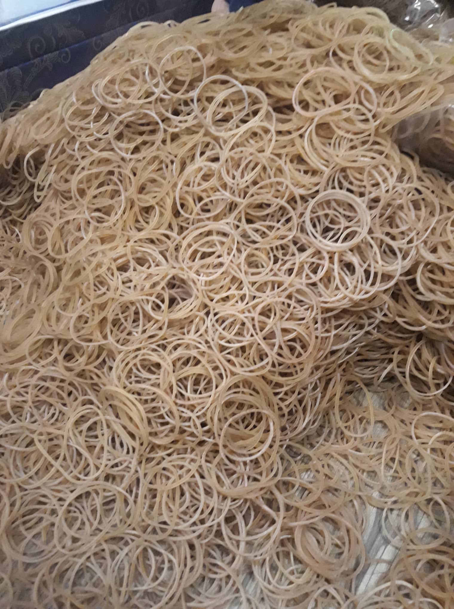 Dây thu khoanh màu vàng