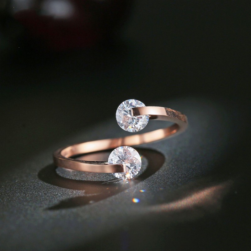 Nhẫn Hở 2 Viên Đá Titan Không Đen TT 2452