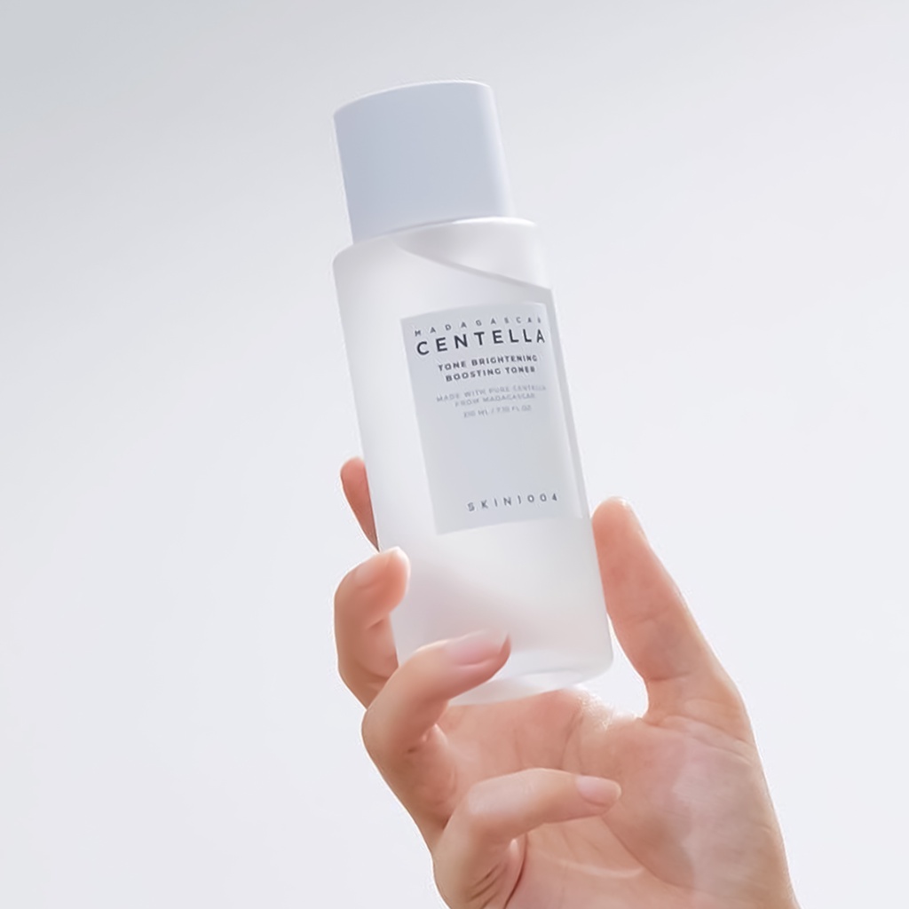 Nước Hoa Hồng Sáng Da Skin1004 Madagascar Tone Brightening Boosting Toner