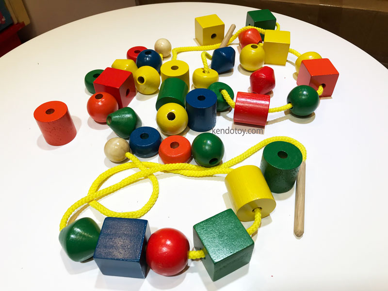 Đồ chơi xâu hạt gỗ, xỏ dây có hộp đựng khối lớn cho bé học kỹ năng